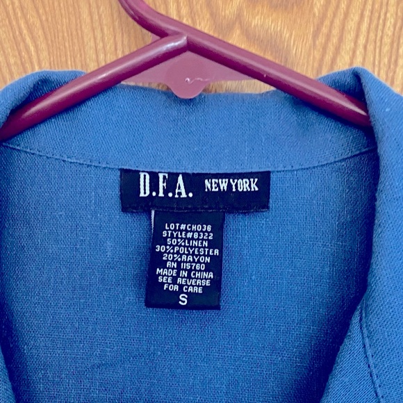 D.F.A. NY Blue button down ruffled shirt cap sleeves size S - Picture 3 of 5